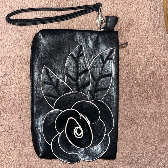 Black Faux Leather 3D Flower Wristlet/ Clutch Purse - Picture 2 of 3